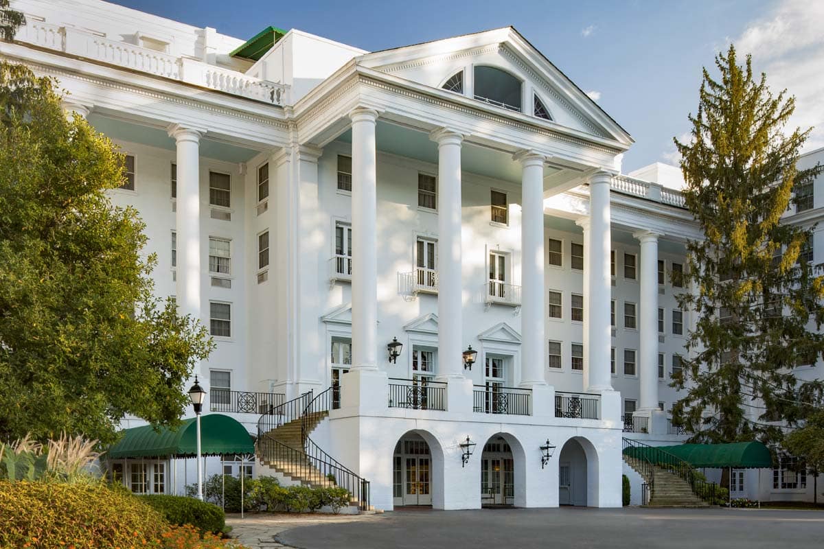 20181108105502-image-the-greenbrier-front-entrance-1200×800